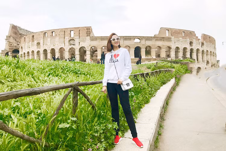 Lã Thanh Huyền rất thích đi du lịch. Hiện, cô đang ở Italy.