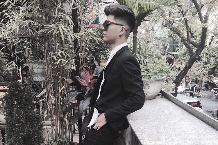 5 năm sau đăng quang, Quang Anh lột xác đến không ngờ khi xỏ khuyên tai, khuyên miệng, ăn mặc bụi bặm. Ảnh: FBNV