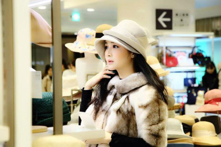 Giáng My tiết lộ sở thích mua mũ.