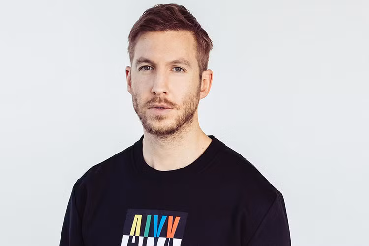 Calvin Harris cũng không khỏi xót xa trước sự ra đi của Avicii. Calvin tâm sự: "Avicii vô cùng tài năng, đam mê âm nhạc. Xin chia buồn cùng gia đình anh. Chúa phù hộ cho anh".