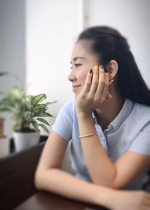 Lê Phương chia sẻ: “Ngày này năm xưa. Khởi đầu mới! Ngày này năm nay. Bình yên thôi”.