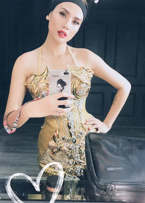 Võ Hoàng Yến khoe vòng eo con kiến là một trong những tin tức sao Việt trong ngày 27/4.