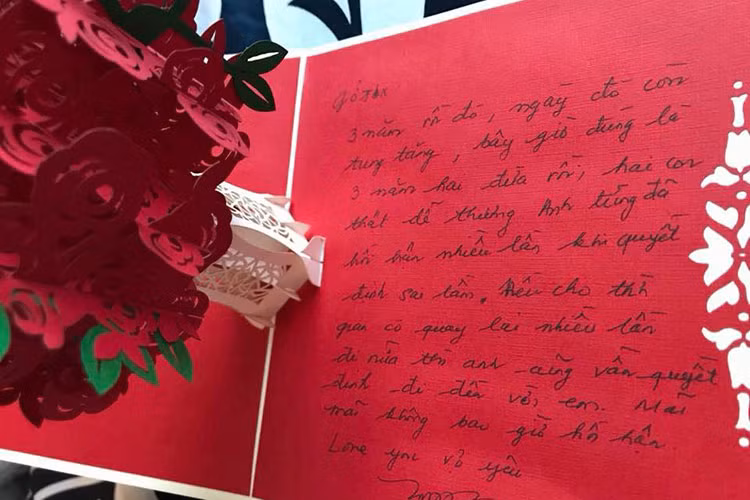 Ca sĩ Phạm Thanh Thảo khoe ông xã viết thư tay nhân dịp kỷ niệm 3 năm ngày cưới.