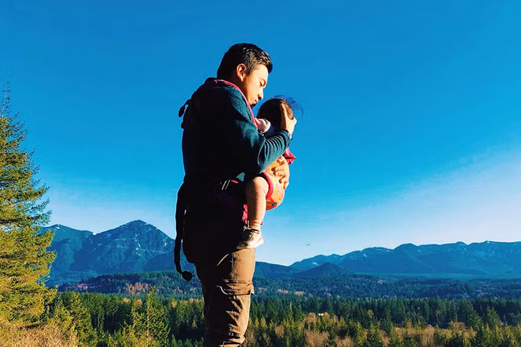 Lam Trường rất thích thú với việc chăm con gái giúp bà xã Yến Phương.