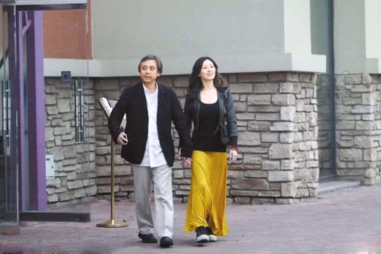 Năm 2011, Trần Gia Thượng từng lộ ảnh tình cảm bên bạn gái trẻ trung, xinh đẹp. Ảnh: Ifeng