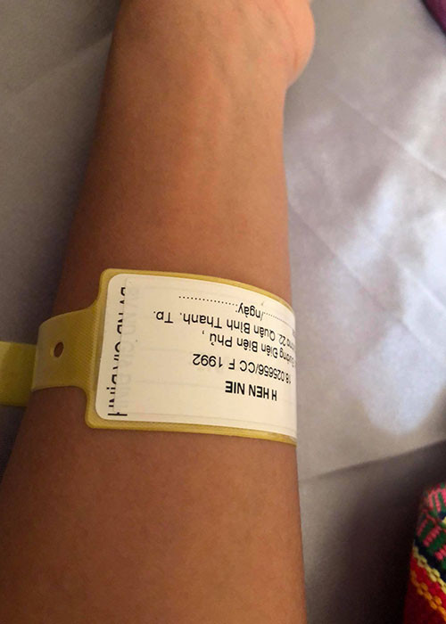 Tuy còn mệt nhưng cô vẫn cố gắng tham gia sự kiện. Ảnh: FBNV