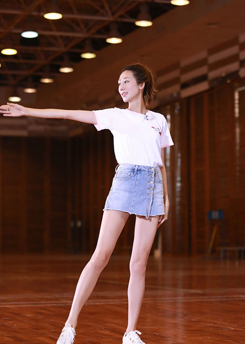 Vóc dáng mảnh mai của Tưởng Lệ Sa khiến nhiều người ghen tỵ.