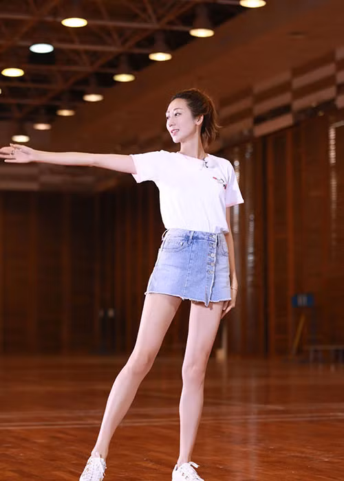 Vóc dáng mảnh mai của Tưởng Lệ Sa khiến nhiều người ghen tỵ.