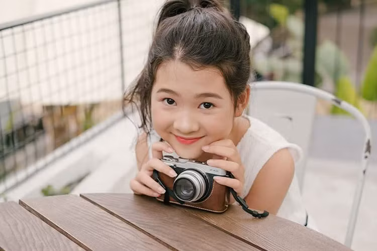 Sau Giọng hát Việt nhí 2017, Ngọc Ánh khá im hơi lặng tiếng. Hiện, học trò của Vũ Cát Tường vẫn theo đuổi âm nhạc. Ảnh: FBNV