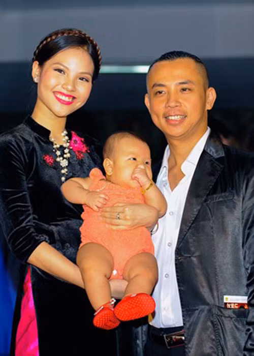 Tháng 1/2017, vợ chồng Chí Anh chào đón cô con gái đầu lòng Kiwi gia nhập tổ ấm của mình. Ảnh: VOV