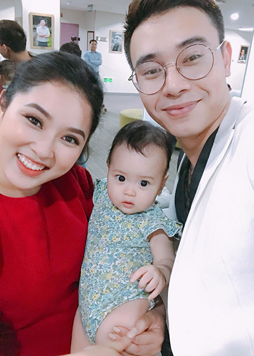 Bảo Trâm khoe con gái đầu lòng đáng yêu.