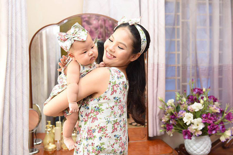 Sau khi sinh con gái đầu lòng, bà xã của Chí Anh ngày càng đẹp mặn mà.