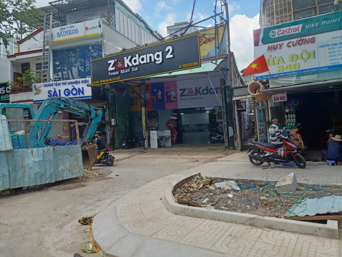 TP HCM: Thi cong via he duong Dien Bien Phu tiep tuc bi phan anh-Hinh-3