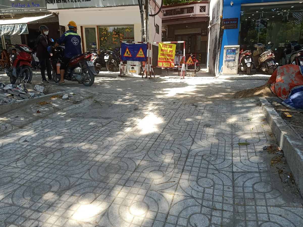 TP HCM: Thi cong via he duong Dien Bien Phu tiep tuc bi phan anh