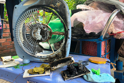 Nhiều tài sản, đồ đạc trong nhà ông An bất ngờ bị lửa bùng phát, cháy rụi.