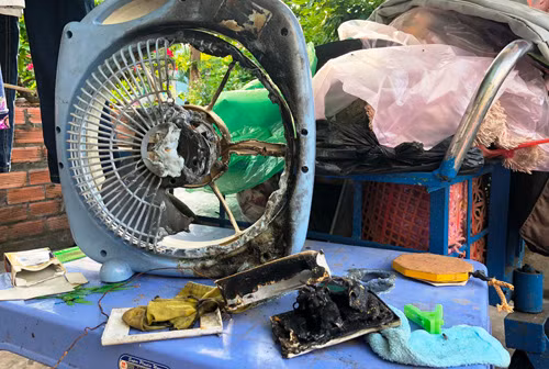 Nhiều tài sản, đồ đạc trong nhà ông An bất ngờ bị lửa bùng phát, cháy rụi.