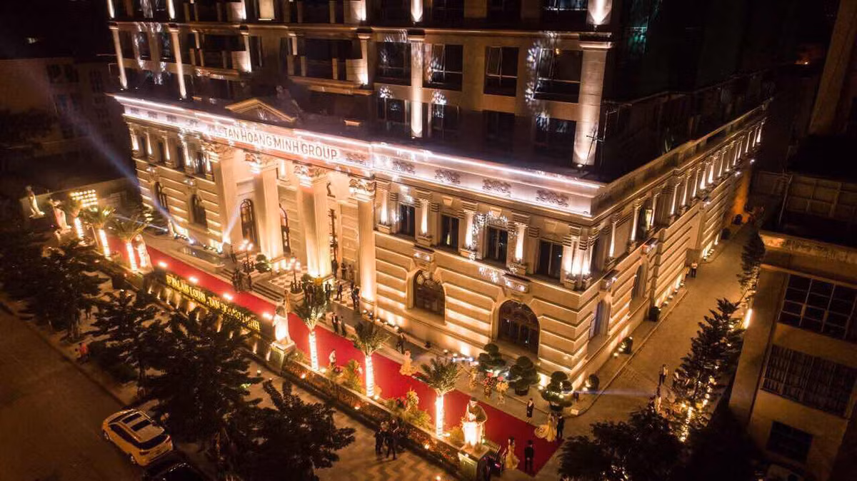 Tan Hoang Minh ra mat kiet tac vuot thoi gian D’. Palais Louis