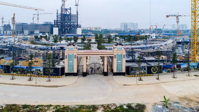 Mới ra mắt thị trường chỉ chưa đầy nửa năm, toàn bộ “Kinh đô ánh sáng” đẳng cấp bậc nhất khu vực Hồ Tây - Sunshine City đã khiến cả thị trường bất ngờ với tiến độ thi công như vũ bão.