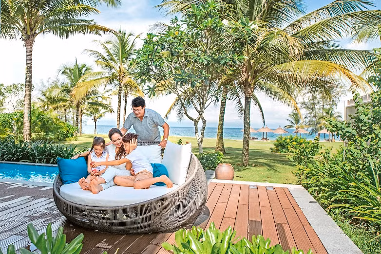 Cả gia đình sẽ được trải nghiệm một thế giới nghỉ dưỡng và vui chơi đầy màu sắc với các hoạt động được thiết kế phù hợp với tất cả thành viên.