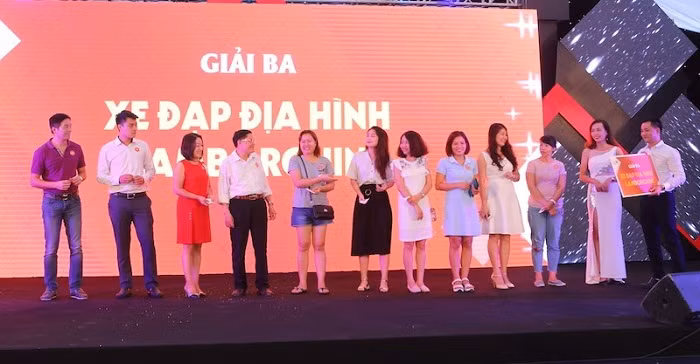 Mua nha dep, bat ngo trung xe “chat lu” tu Vinhomes Thang Long-Hinh-4