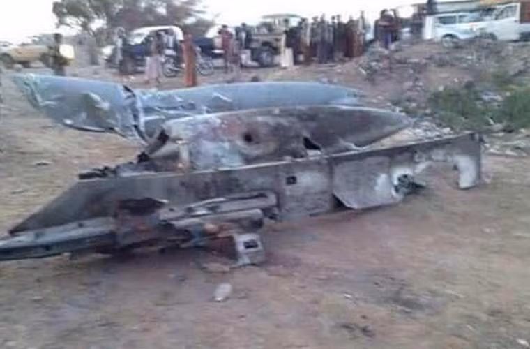 Ngoài thùng dầu phụ, người dân còn tìm thấy giá phóng tên lửa của chiếc F-16.