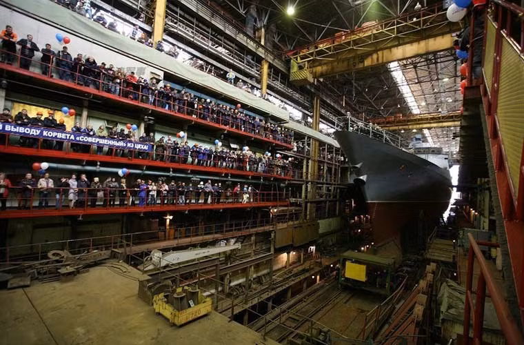 Tàu hộ vệ Project 20380 mang tên Sovershennyy được khởi đóng ở nhà máy Komsomolsk vào ngày 30/6/2006, dự kiến biên chế cho Hạm đội Thái Bình Dương (Nga) trong năm nay.