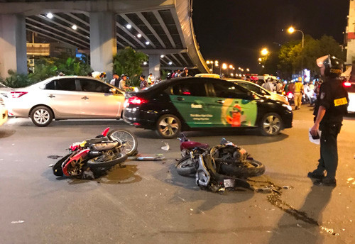 Nan nhan am anh giay phut BMW gay tai nan kinh hoang-Hinh-5