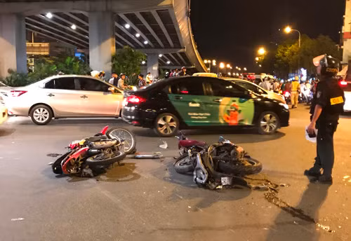 Nan nhan am anh giay phut BMW gay tai nan kinh hoang-Hinh-5