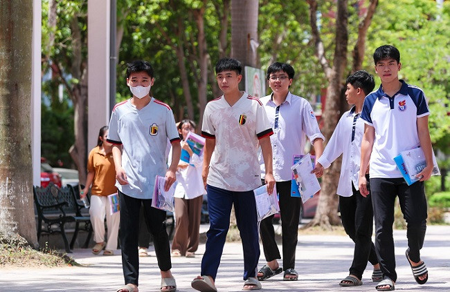 Nghệ An: Gần 1.400 thí sinh được miễn thi môn ngoại ngữ Nghe An: Gan 1.400 thi sinh duoc mien thi mon ngoai ngu