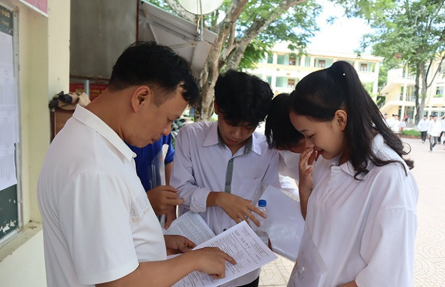 Nghệ An: Gần 1.400 thí sinh được miễn thi môn ngoại ngữ - Hình 2 Nghe An: Gan 1.400 thi sinh duoc mien thi mon ngoai ngu-Hinh-2