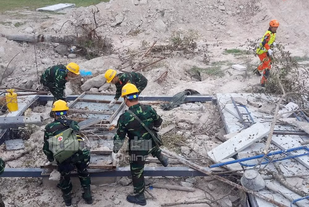 Với sự chuẩn bị chu đáo và tinh thần cố gắng cao trong quá trình diễn tập, các cán bộ, chiến sĩ Quân đội nhân dân Việt Nam đã thể hiện được khả năng ứng cứu sập đổ công trình, tìm kiếm cứu hộ, cứu nạn. Qua diễn tập đã để lại hình ảnh tốt đẹp của Quân đội nhân dân Việt Nam trong mắt bạn bè quốc tế; đồng thời khẳng định, Quân đội nhân dân Việt Nam sẵn sàng chia sẻ kinh nghiệm, cũng như tham gia xử lý các sự cố thảm họa, thiên tai và quân y với các quốc gia trên thế giới. Ảnh: Lực lượng hóa học và quân y triển khai tiêu độc, khử trùng tại khu vực xảy ra sự cố.