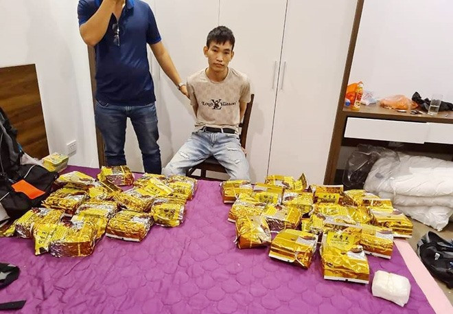 Khoảng 20h ngày 30/3/2021, tại một chung cư trên đường Lĩnh Nam, tổ công tác đã bắt giữ đối tượng Nguyễn Như Lý (31 tuổi, thường trú Nghệ An) - còn được gọi là “Mèo” hoặc “Chen”. Tổ chức khám xét khẩn chỗ ở của Lý (số 265 Cầu Giấy, phường Dịch Vọng, quận Cầu Giấy, Hà Nội), công an thu giữ hơn 26 kg Methamphetamin. Ngay sau đó, khoảng 21h ngày 30/3/2021, cảnh sát bắt giữ Hương "mẩu" và đàn em khi cả ba định lên xe bỏ trốn. 