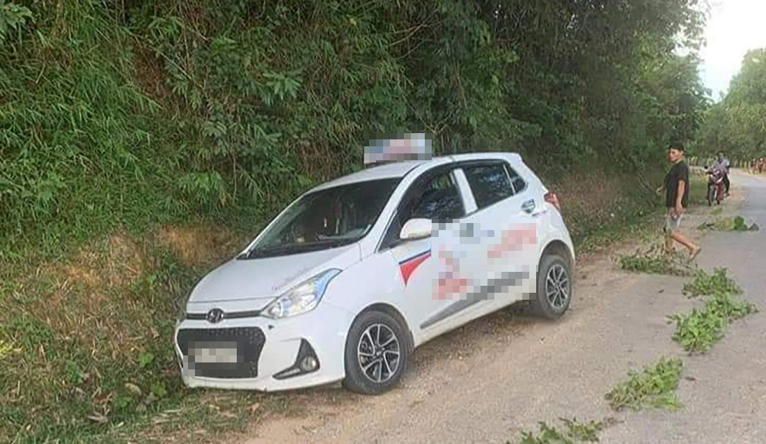 Dòng chữ taxi Sông Đà là một đầu mối để các trinh sát xác định nhân thân nạn nhân. Lãnh đạo của hãng taxi khẳng định, đây là lái xe Nguyễn Tiến H. (21 tuổi, trú tại Hòa Bình). Trước đó, anh H. điều khiển xe ô tô màu bạc BKS 28H- 64xx. Tại hiện trường, chiếc xe taxi đã biến mất. Các trinh sát nhận định đây chắc chắn là vụ án giết người cướp tài sản. Một nhân chứng người Phúc Thọ kể, vào 4h sáng 12/11, người này đi chợ qua cánh đồng Dốc Kỳ đã thấy 1 xe taxi bật đèn pha trên đê đi theo hướng ngã tư Gạch (Phúc Thọ). Trong xe có 2 thanh niên mặc áo xanh. (Ảnh minh họa, nguồn internet)