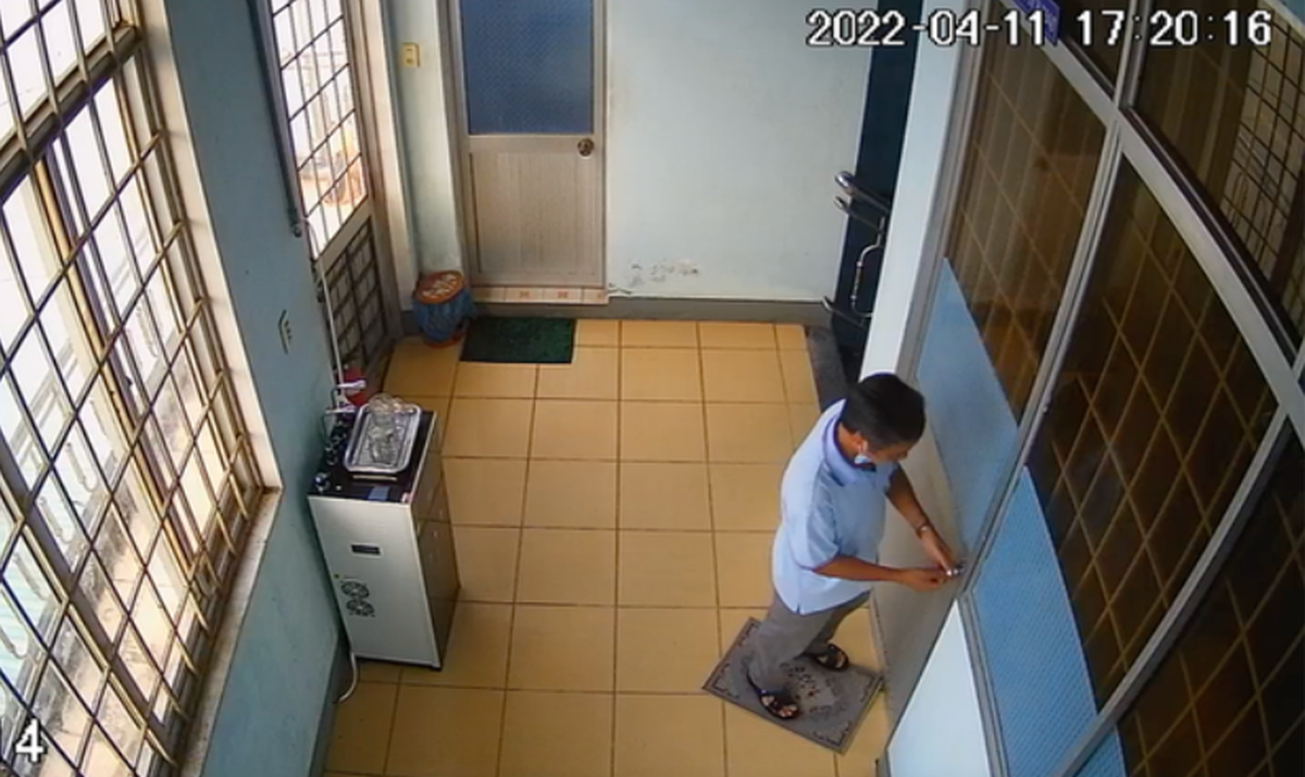 Ông L.V.T và bà T.T.K.L cùng bị tố cáo về hành vi quan hệ bất chính, dù cả hai đều có gia đình riêng. Làm việc với cơ quan chức năng, ông T. thừa nhận hôm xảy ra vụ việc, bản thân trong lúc có men rượu, không kiểm soát được mình nên đã xảy ra quan hệ nam nữ quá giới hạn, sai phạm về đạo đức lối sống đối của đảng viên. Còn bà T.T.K.L cho rằng trong lúc trực cơ quan, do "một phút không làm chủ được bản thân" nên đã có quan hệ bất chính với ông L.V.T. Bà L. cũng khẳng định rằng đây là lần đầu tiên quan hệ bất chính.