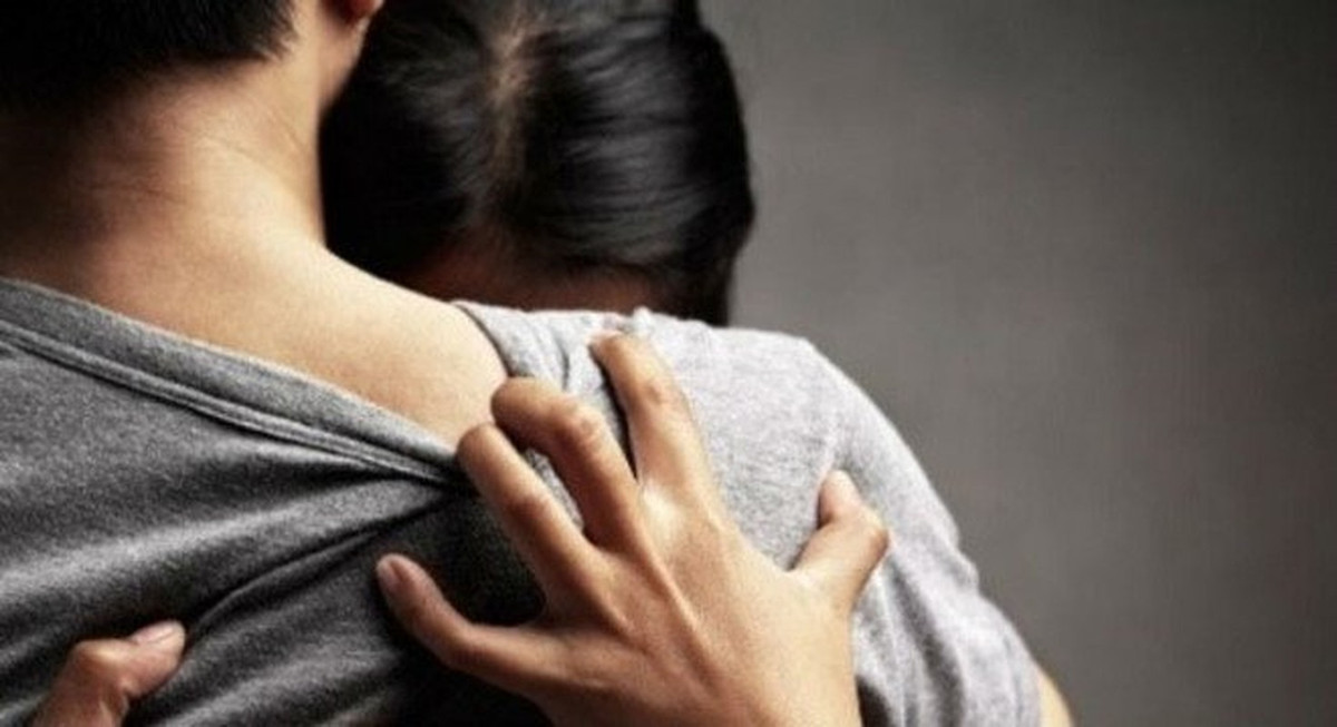  Bí thư Huyện ủy quan hệ bất chính với cấp dưới: Ngày 11/11/2021, Ban Thường vụ Huyện ủy Cô Tô (Quảng Ninh) nhận được đơn của bà M. (mẹ chồng chị L.M.H., cán bộ huyện Cô Tô) tố cáo ông Lê Hùng Sơn, Bí thư Huyện ủy, Chủ tịch UBND huyện Cô Tô cưỡng hiếp con dâu bà. Ngay sau đó, Ban Thường vụ Huyện ủy báo cáo Bí thư Tỉnh ủy cùng Ban Thường vụ Tỉnh ủy Quảng Ninh, đồng thời đề xuất tạm thời đình chỉ công tác đối với ông Lê Hùng Sơn. (Ảnh minh họa)