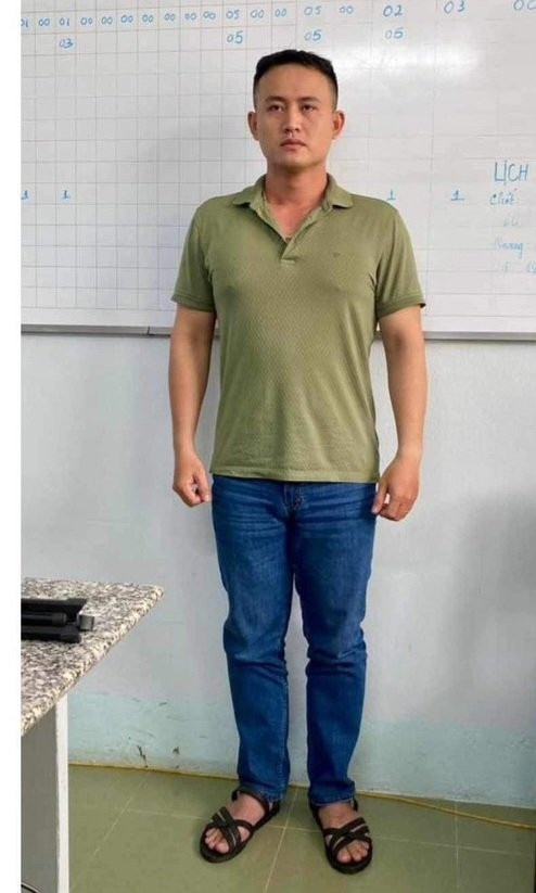  Tước danh hiệu CAND đối với trung úy hình sự giết người tình phi tang xác: Ngày 3/1, Công an tỉnh Tiền Giang cho biết đã thi hành quyết định kỷ luật tước danh hiệu CSND đối với trung úy Ngô Minh Thông - cán bộ Đội cảnh sát hình sự, Công an thị xã Cai Lậy. Do mâu thuẫn tình ái, Ngô Minh Thông đã sát hại chị N.T.T.H (28 tuổi, ngụ khu phố 2, thị xã Cai Lậy, tỉnh Tiền Giang). Sau đó mang thi thể nạn nhân đến sông Hàm Luông, tỉnh Bến Tre vứt xuống dòng nước phi tang.