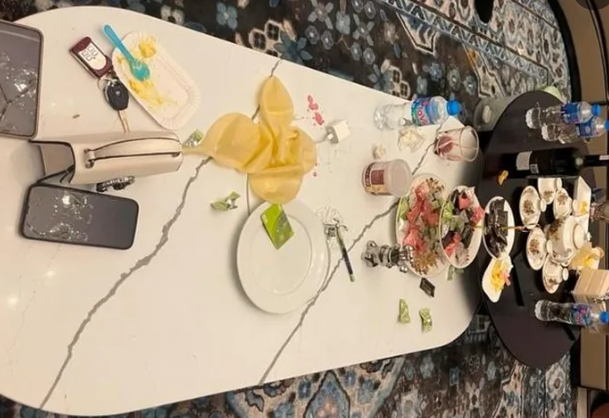  Tước danh hiệu 2 nữ cảnh sát tham gia "tiệc" ma túy: Lãnh đạo Phòng Cảnh sát PCCC-CNCH (Công an TP Hải Phòng) xác nhận Bùi Thị Ngọc Bích (SN 1988), người vừa bị Công an TP Hải Phòng tạm giữ hình sự về hành vi tổ chức sử dụng trái phép chất ma túy, là cán bộ của đơn vị. Ngoài Ngọc Bích, còn có V.A. (nữ cán bộ Đội Hình sự, kinh tế, ma túy, Công an quận Dương Kinh) cũng dương tính với ma túy. Được biết, hiện Công an TP Hải Phòng đã thực hiện quy trình để tước danh hiệu CAND đối với 2 nữ cán bộ này.