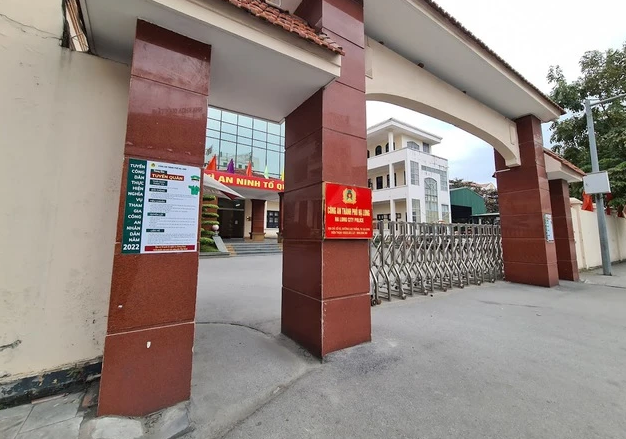  Tước danh hiệu CAND với 2 điều tra viên: Ngày 22/7/2023, Công an TP Hạ Long, tỉnh Quảng Ninh, cho biết trong quá trình giải quyết tin báo, điều tra vụ án Lừa đảo chiếm đoạt tài sản qua mạng xã hội, Công an TP Hạ Long phát hiện 2 chiến sĩ là cán bộ điều tra thuộc Cơ quan Cảnh sát điều tra Công an thành phố Hạ Long có hành vi xâm phạm hoạt động tư pháp đã bị xử lý kỷ luật bằng hình thức tước danh hiệu CAND. Hai chiến sĩ trên là Hà Huy Đạt và Nguyễn Xuân Nam.