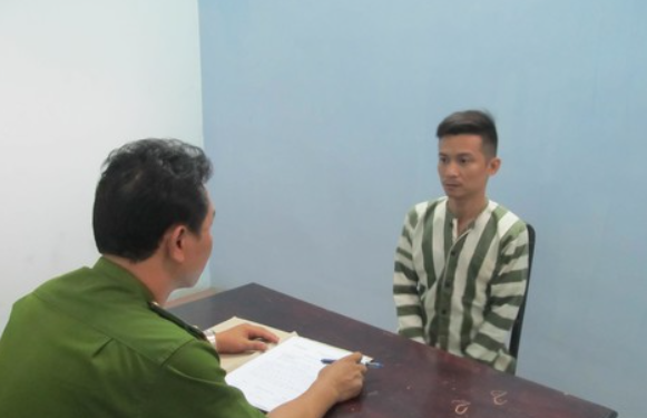 Theo hồ sơ vụ án, vào năm 2015, vụ em gái lên mạng tóm gọn kẻ lừa tình, cướp tiền của chị gây xôn xao dư luận. Đây cũng là câu chuyện cảnh giác đối với những cô gái nhẹ dạ cả tin. Theo đó, ngày 30/5/2015, Cơ quan CSĐT Công an quận 12, TP HCM đã bắt giữ đối tượng Nguyễn Tấn Linh (SN 1978, quê Quảng Ngãi) để điều tra về hành vi “ lừa đảo chiếm đoạt tài sản”.