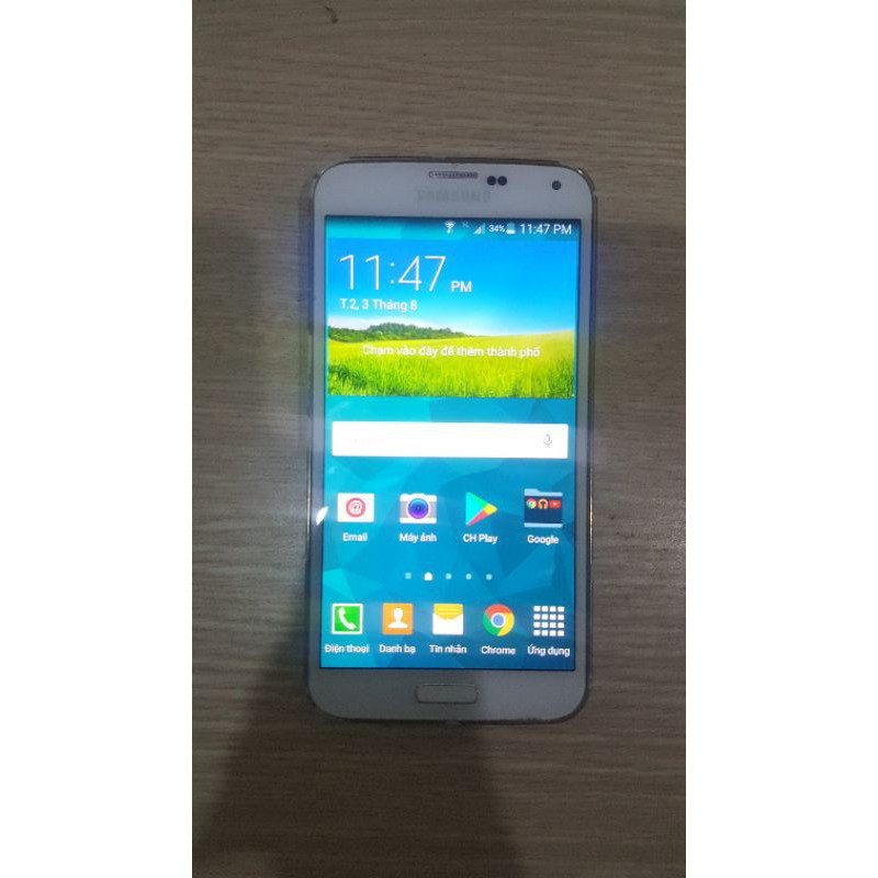 Sau khi chiếm được tài sản, Linh chạy đến một nơi cách địa điểm gây án 3km kiểm tra thấy trong cốp xe có 1 dây chuyền vàng, 1 lắc vàng, 1 điện thoại Samsung Galaxy S5 cùng nhiều giấy tờ tùy thân. Sau đó, Linh bán dây chuyền và lắc vàng lấy tiền tiêu xài. Đồng thời mua một biển số giả gắn vào chiếc xe vừa chiếm được để sử dụng. Riêng những giấy tờ tùy thân của chị Th, Linh để lại tại một quán cà phê ở quận Tân Phú rồi gọi chị này đến nhận. (Ảnh minh họa, nguồn internet)