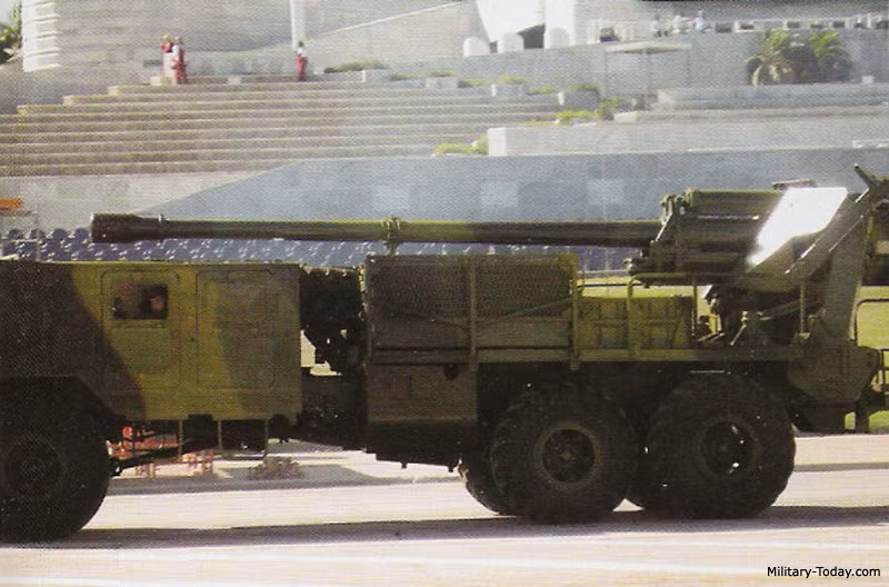 Về cơ bản, Jupiter V sử dụng pháo kéo xe M46 130 mm của Liên Xô sản xuất lắp trên khung gầm xe chuyên dụng Kraz 6x6 bánh. Pháo được lắp ở cuối đuôi xe, khi bắn có 2 chân chống điều chỉnh bằng thủy lực để tăng độ ổn định cho pháo. Do không có tháp pháo nên phạm vi quay ngang sang 2 bên chỉ khoảng 50 độ, góc nâng của pháo khoảng từ -2 đến +45 độ. Gói nâng cấp này biến một khẩu pháo kéo xe kém cơ động thành lựu pháo tự hành có khả năng cơ động cao, đáp ứng yêu cầu của chiến tranh hiện đại. Pháo chính có tầm bắn tối đa 27 km, tốc độ bắn 6-8 viên/phút. Pháo có thể bắn đạn nổ mạnh phân mảnh, đạn khói, đạn vạch đường. Tầm bắn của pháo có thể lên đến 38 km với đạn tăng tầm.