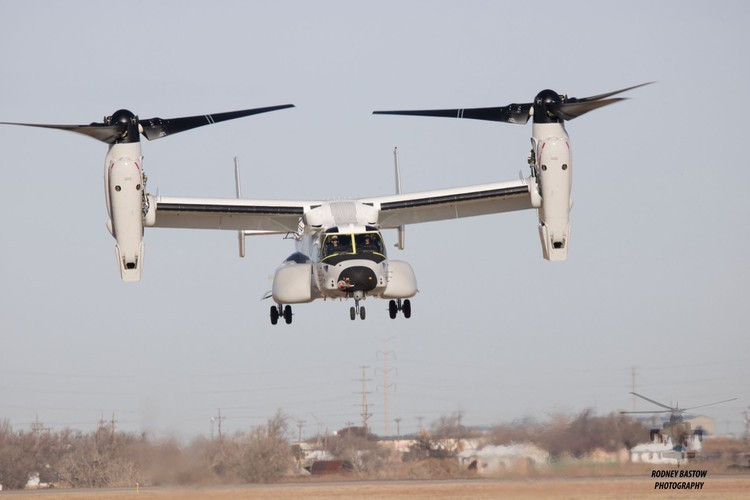 Nguyên mẫu máy bay lưỡng thể CMV-22B Osprey đã có chuyến bay thử đầu tiên tại cơ sở của Boeing tại Amarillo, bang Texas.