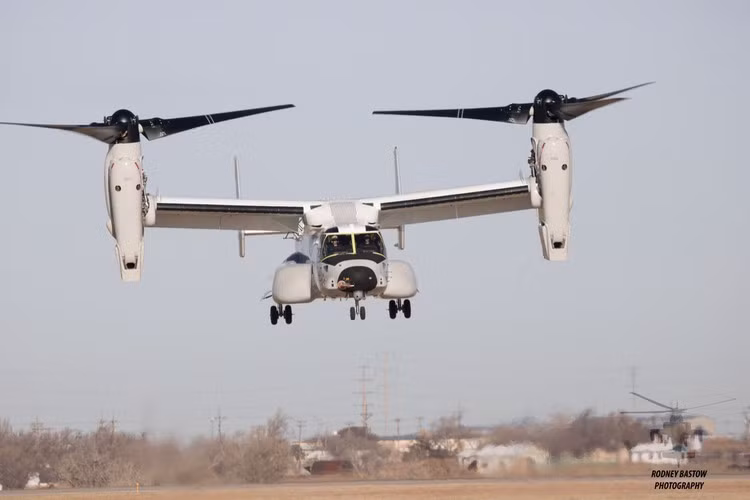 Nguyên mẫu máy bay lưỡng thể CMV-22B Osprey đã có chuyến bay thử đầu tiên tại cơ sở của Boeing tại Amarillo, bang Texas.