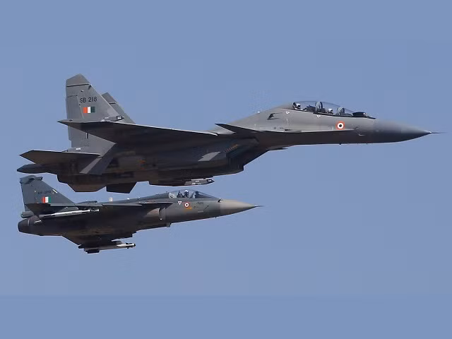 Những thỏa thuận quốc phòng giữa Mỹ và Ấn Độ đã tăng từ mức gần bằng 0 tới 15 tỷ USD kể từ năm 2008 đến nay và nhà sản xuất vũ khí Tata Advanced Systems của Ấn Độ được xem là một đối tác chủ chốt của Mỹ.