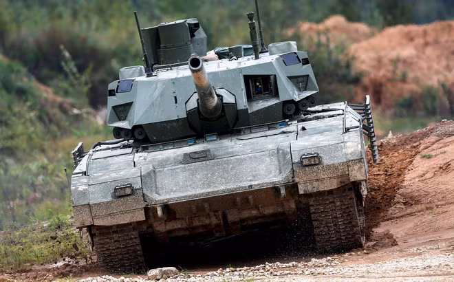 Cần làm rõ rằng hiện nay đại diện của Bộ Quốc phòng Nga chưa xác nhận thử nghiệm xe tăng T-14 Armata ở Syria,mà thông tin này chỉ được cung cấp bởi Bộ trưởng Công Thương Nga Dennis Manturov, và cho đến nay không có bằng chứng nào cho thấy T-14 Armata đã thực sự được thử nghiệm ở đó.