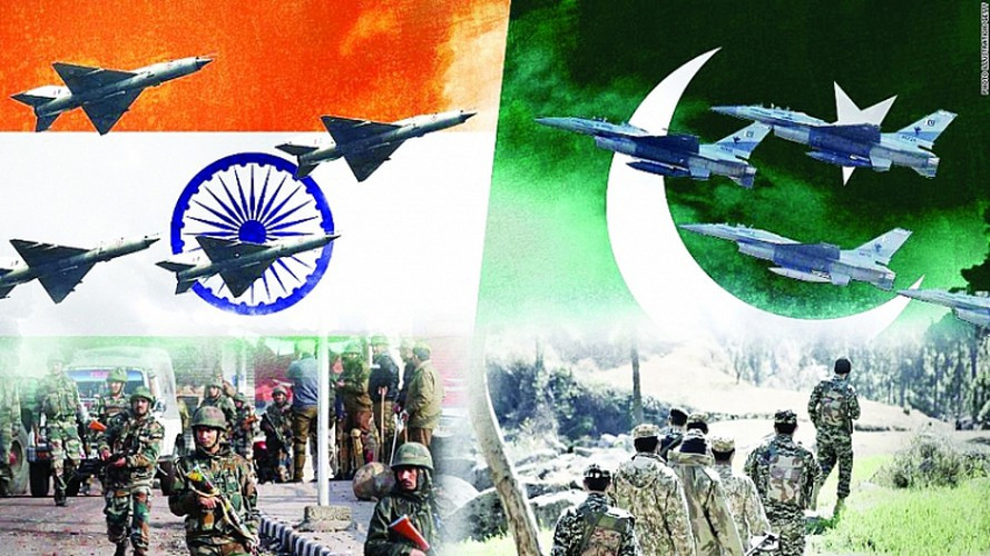 Một số quan chức quân sự Ấn Độ cho biết lính Pakistan sử dụng cối hạng nặng và nhiều vũ khí khác tấn công vào vị trí của binh sĩ nước này, song chưa gây ra thương vong.