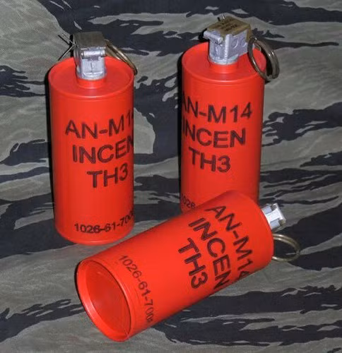 Nguy hiểm nhất trong Chiến tranh Việt Nam là loại lựu đạn nhiệt áp AN/M14. Loại lựu đạn này có sức sát thương cực cao do khi nổ nó giải phóng ra nhiệt lượng rất lớn, đủ để làm nóng chảy sắt thép ở xung quanh nó. Nguồn ảnh: Pinterest.