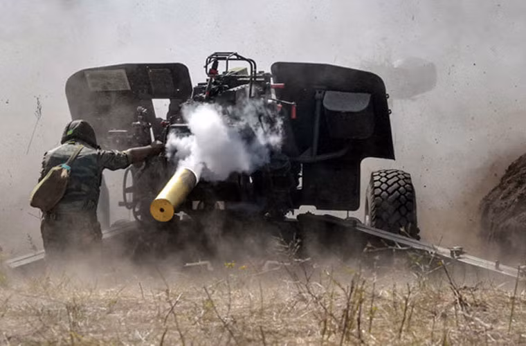 Tốc độ bắn tối đa của D-20 từ 5-6 phát/phút tuy nhiên ở điều kiện tác chiến thông thường con số này chỉ tầm 1 phát/phút và sử dụng cơ chế bắn bán tự động với khóa nòng xoắn. Nguồn ảnh: Wikipedia