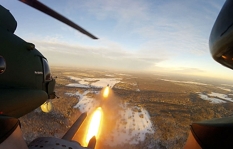 Rocket S-8 80mm do Liên Xô sản xuất và trang bị cho quân đội từ năm 1984 và vẫn tiếp tục sử dụng đến ngày nay. Hiện loại rocket này cũng được Việt Nam sử dụng phổ biến cho trực thăng và cả máy bay chiến đấu phản lực. Đạn rocket S-8 có thể làm được nhiều nhiệm vụ gồm tiêu diệt sinh lực địch, phá công sự, chống tăng - thiết giáp và chỉ điểm. Nguồn ảnh: Russiaweapon