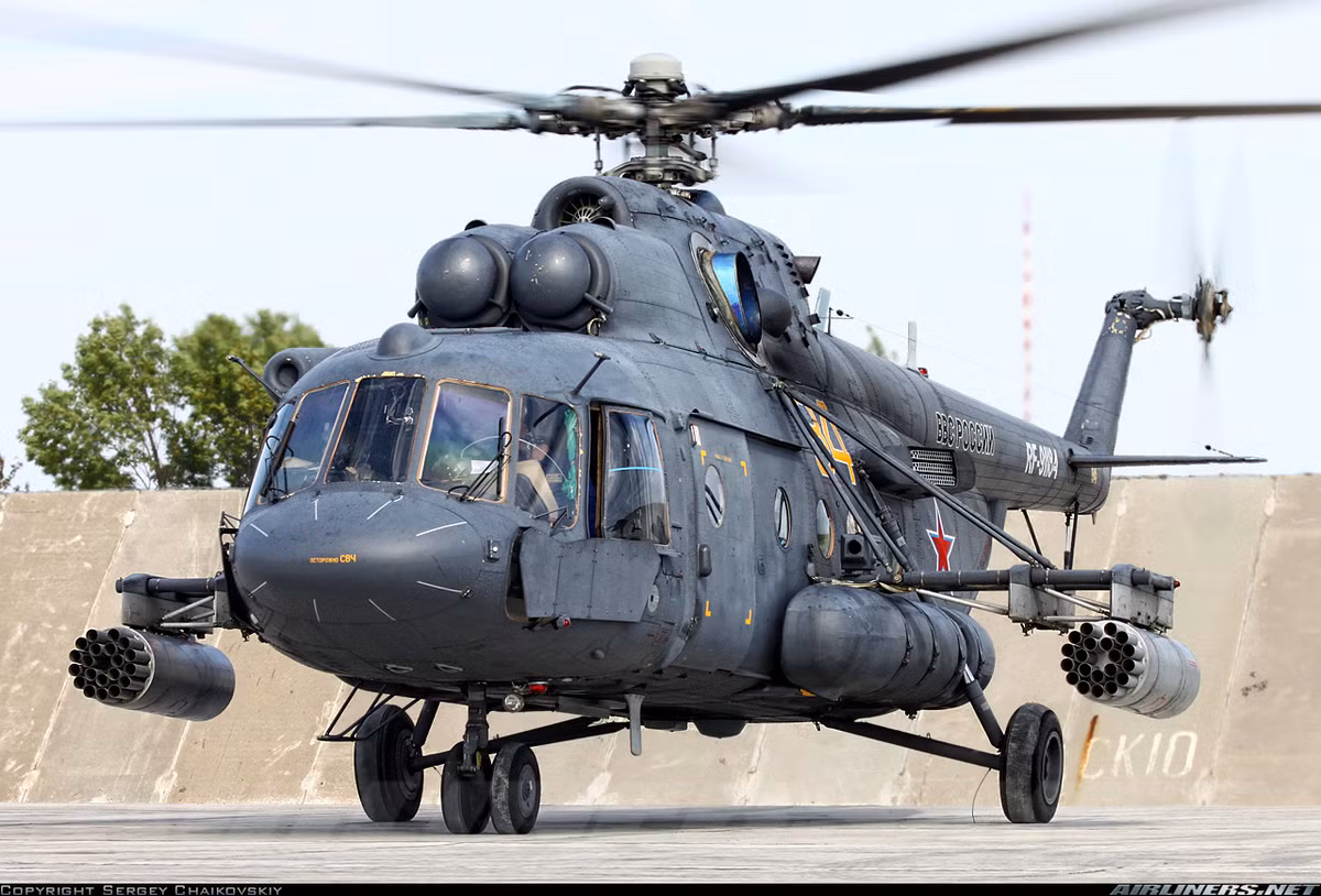 Trong ảnh là Mi-17V-5 của Không quân Nga với cấu hình hai bệ phóng rocket 80mm 40 quả. Nguồn ảnh: Airlines.net